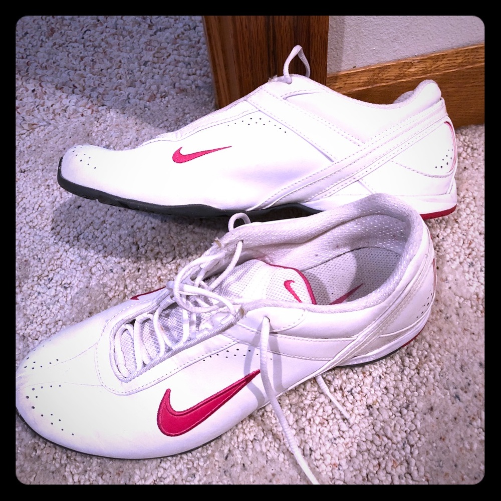 White Nike tennis shoes